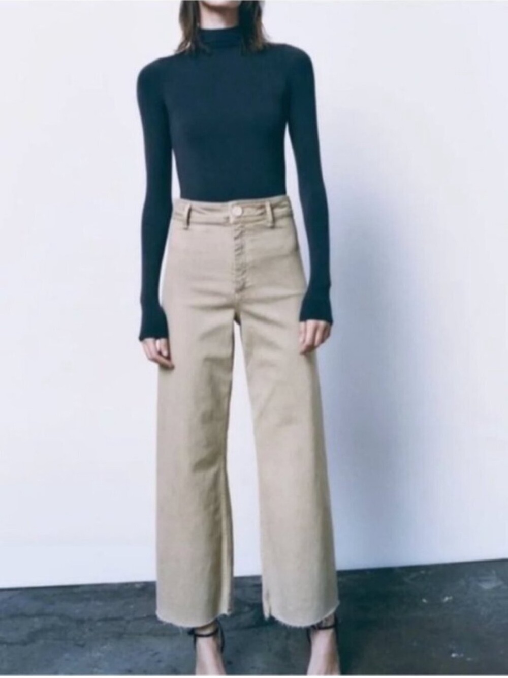 Zara High Waisted Marine Straight Jean in Oat/Tone Color Size 4